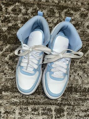 Puma White and Light Blue Low-Top Athletic Sneakers